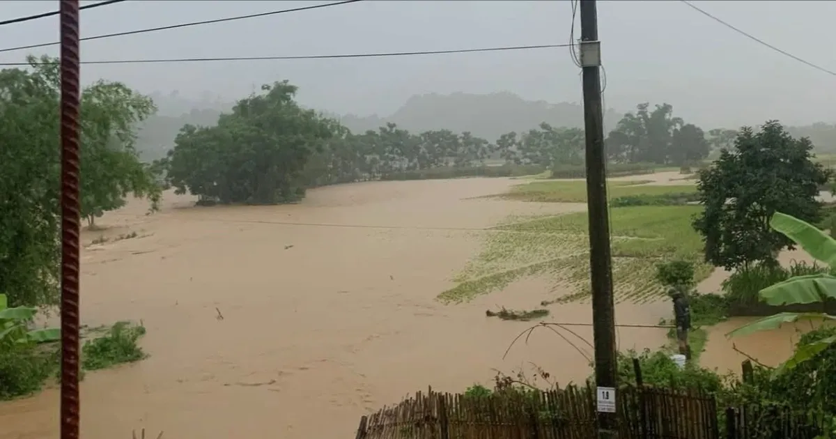 Mưa như trút ở khu vực Việt Bắc
