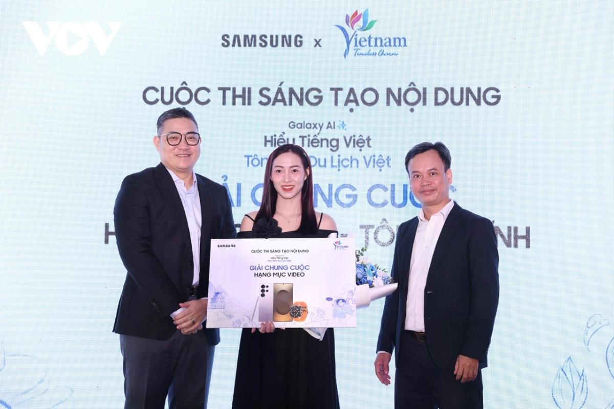 Ban tổ chức trao Giải chung hạng mục Video cho tác giả Tôn Thị Tĩnh.