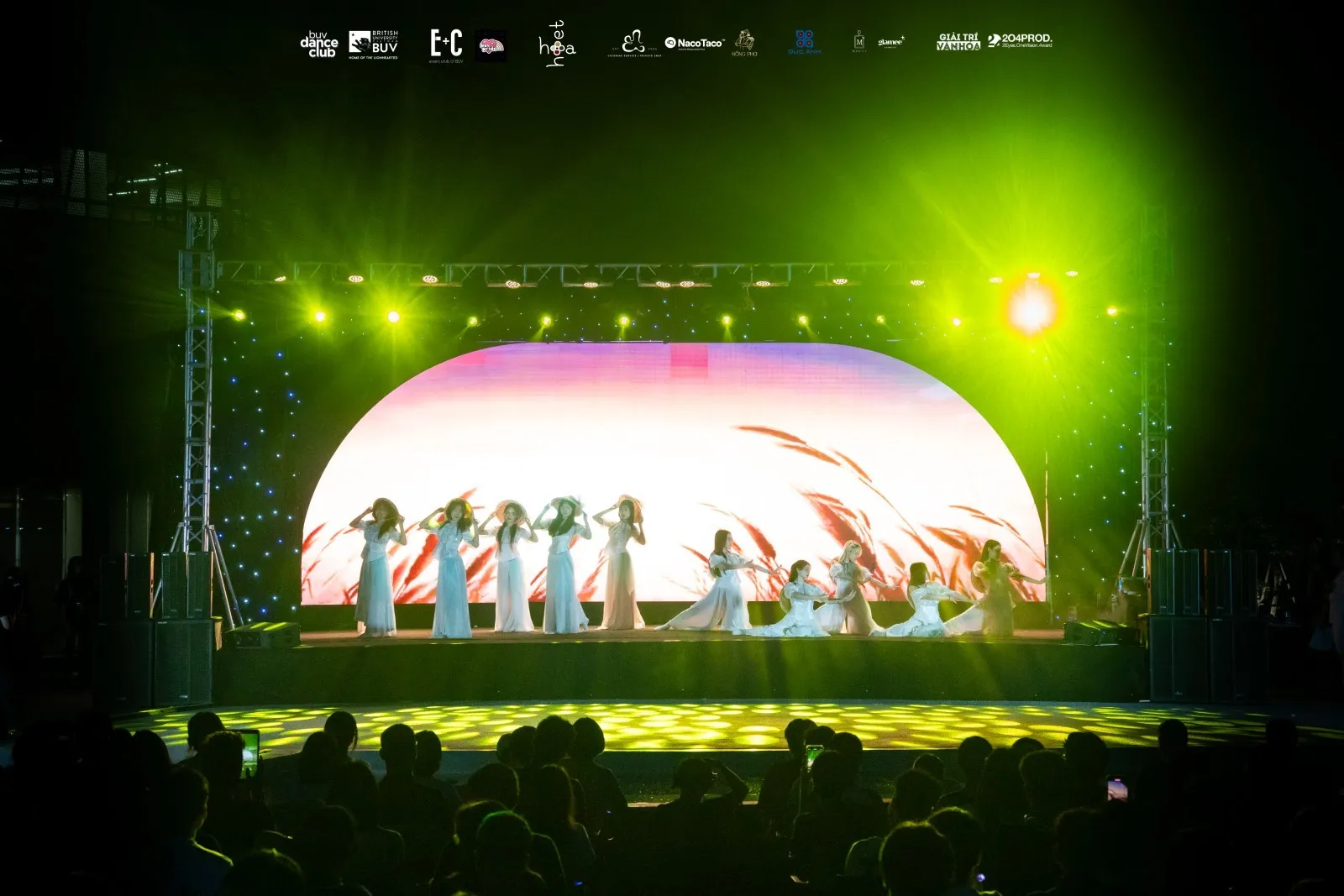 การระเบิดของ 'การเต้นรำมัลติเวิร์ส' ของนักศึกษามหาวิทยาลัยบริติชเวียดนามที่ The Universe Showcase ภาพที่ 7