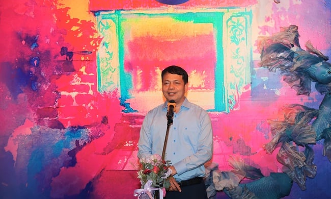 Hơn 70 tác phẩm hội họa cổ vũ sĩ tử mùa thi tại Văn Miếu - Quốc Tử Giám - Ảnh 1.
