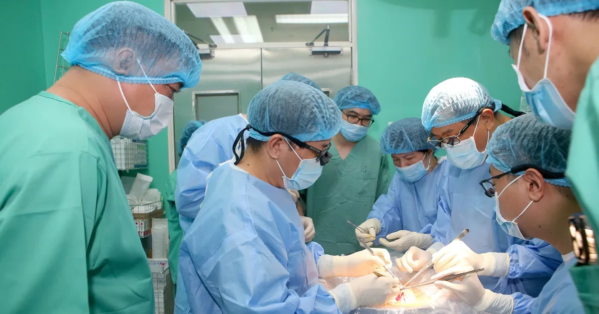 Bệnh viện Trung ương Huế thực hiện cùng lúc 4 ca ghép tim, gan, giác mạc xuyên Việt
