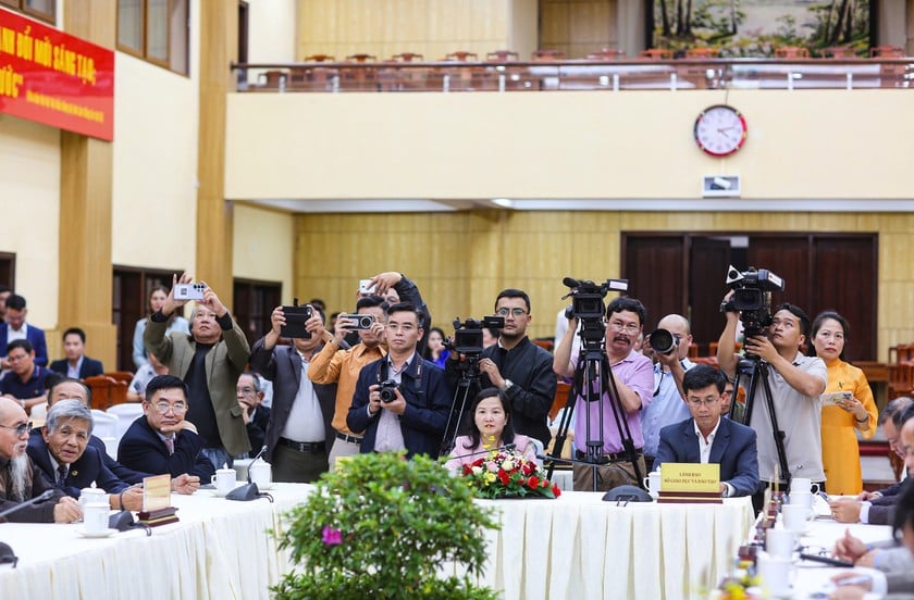 Đội ngũ báo chí Lâm Đồng không ngừng rèn luyện, nâng cao trình độ chuyên môn, tu dưỡng đạo đức nghề nghiệp.