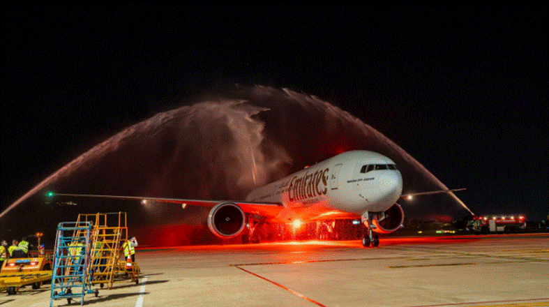 Chuyến bay đầu tiên của Emirates tới Đà Nẵng được chào đón bằng nghi lễ phun nước