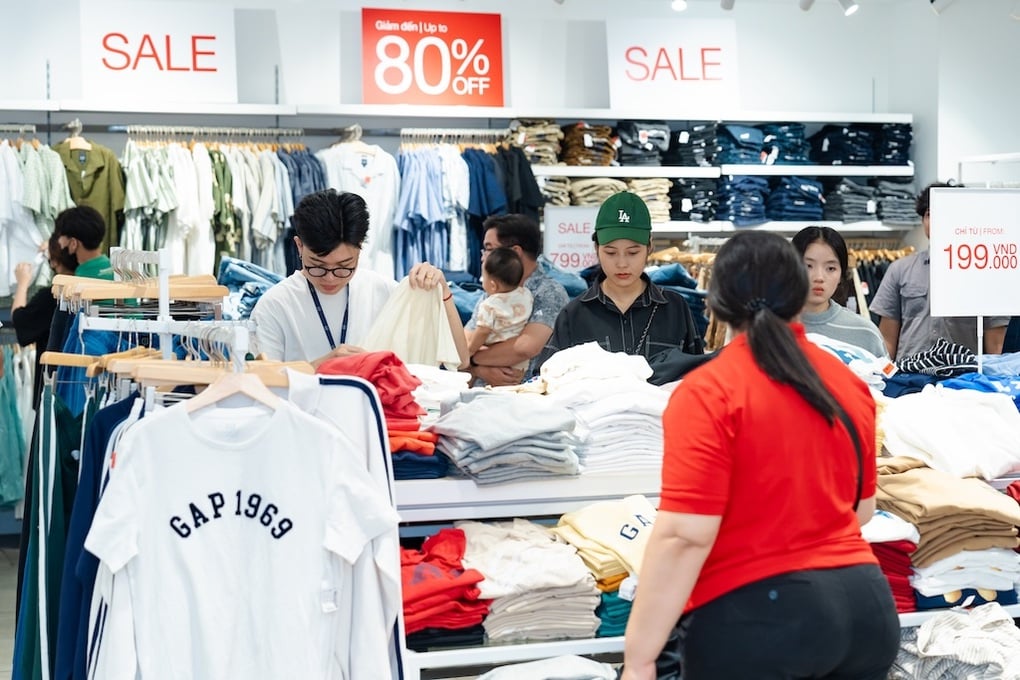 Vincom Red Sale “khuấy đảo” thị trường bán lẻ mùa hè 2025 - 1
