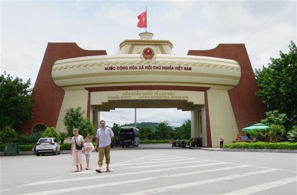 Cửa khẩu Quốc tế Lao Bảo (Quảng Trị). Ảnh: Thanh Thủy/TTXVN