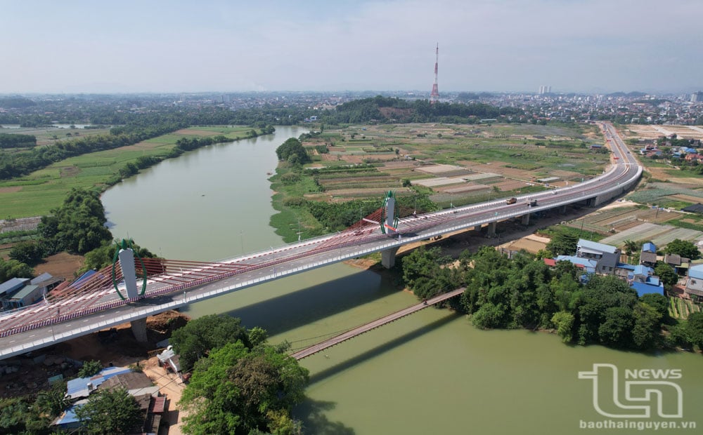 ក្នុងប៉ុន្មានឆ្នាំថ្មីៗនេះ ប្រព័ន្ធហេដ្ឋារចនាសម្ព័ន្ធបច្ចេកទេស និងសង្គមរបស់ទីក្រុង Thai Nguyen បានទទួលការវិនិយោគយ៉ាងខ្លាំងក្លា។ រូបថត៖ T.L