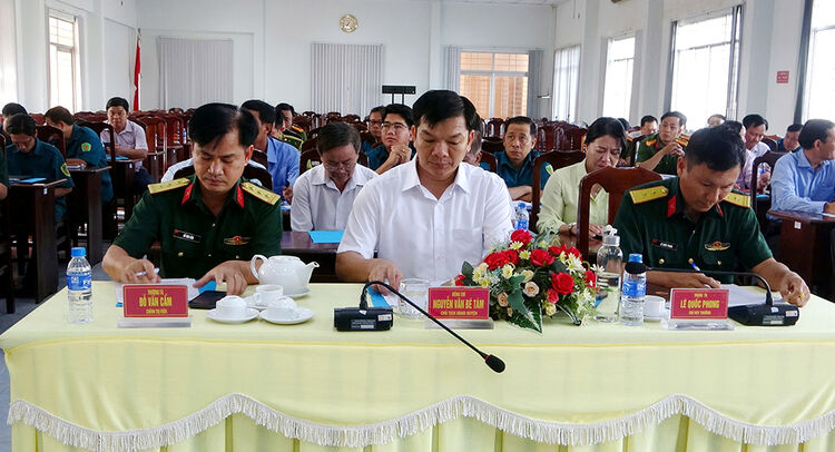ទ្រី តុន សង្ខេបការងារយោធា និងការពារជាតិ