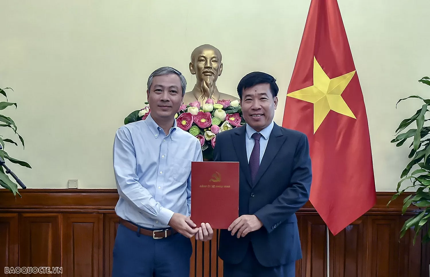 Bộ Ngoại giao trao quyết định bổ nhiệm, điều động cán bộ lãnh đạo, quản lý Bộ Ngoại giao trao quyết định bổ nhiệm, điều động cán bộ lãnh đạo, quản lý