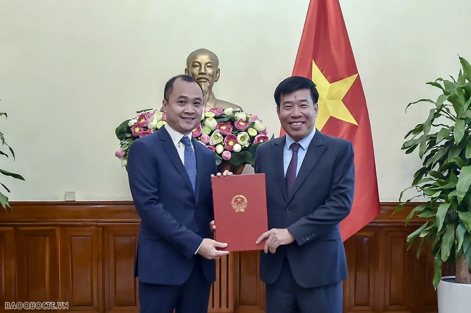 Bộ Ngoại giao trao quyết định bổ nhiệm, điều động cán bộ lãnh đạo, quản lý Bộ Ngoại giao trao quyết định bổ nhiệm, điều động cán bộ lãnh đạo, quản lý