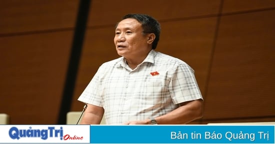 Le député de l'Assemblée nationale Ha Sy Dong a interrogé le ministre des Finances sur le rôle des entrepreneurs.