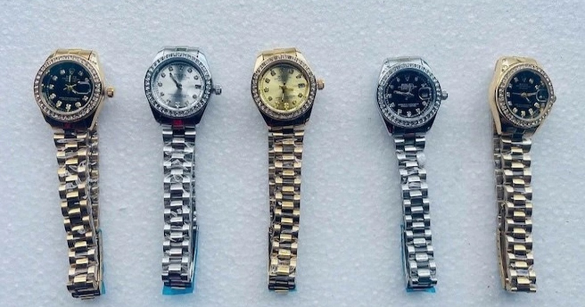 450 đồng hồ Rolex giả bị thu giữ