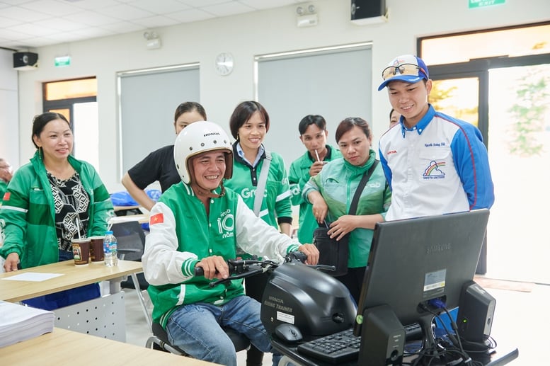 AIP Foundation hợp tác với Grab Việt Nam tăng cường kỹ năng lái xe an toàn cho tài xế công nghệ
- Ảnh 1.