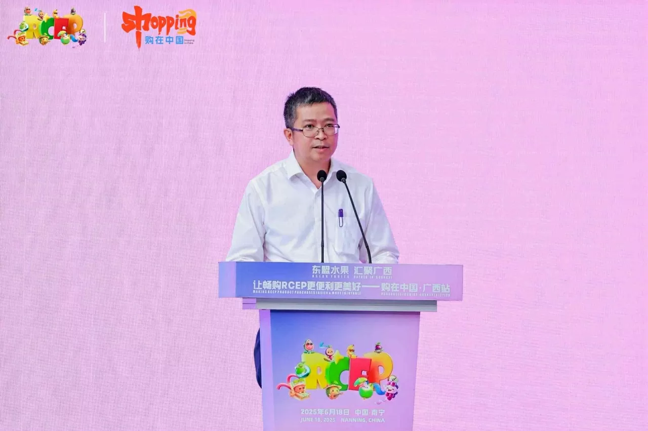 Đại sứ Phạm Thanh Bình tham dự Lễ hội trái cây ASEAN tại Quảng Tây, Trung Quốc