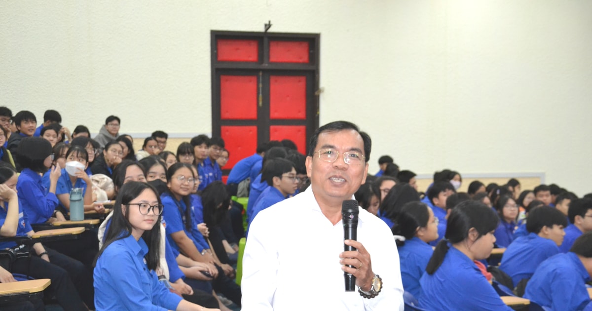 Thương con bằng hành động