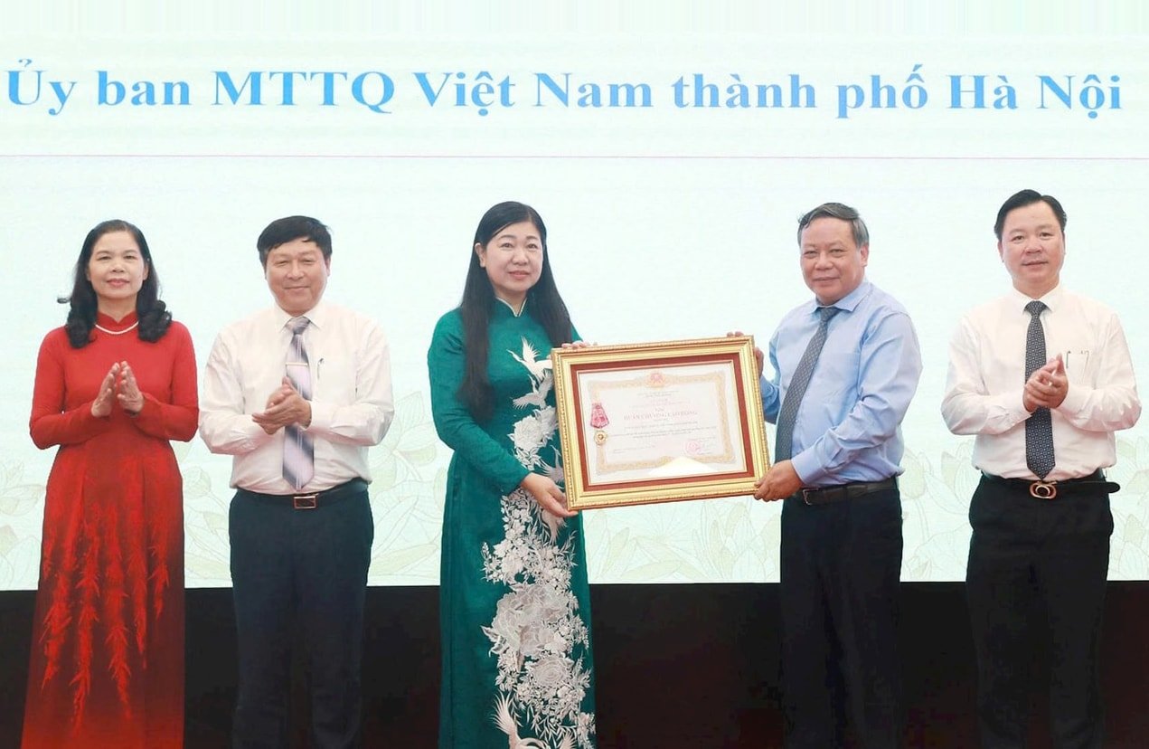 the-authority-of-the-president-of-the-country-pho-bi-thu-thuong-truc-uyen-van-phong-trao-huan-chuong-lao-dong-hang-3-tang-uy-ban-mat-tran-to-toan-toan-toan-viet-quoc-jpg-ទីក្រុង។
