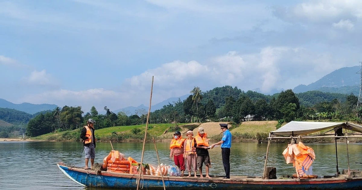 អធិការដ្ឋាននាយកដ្ឋានសំណង់ Quang Nam ខិតខំធានាសុវត្ថិភាពចរាចរណ៍