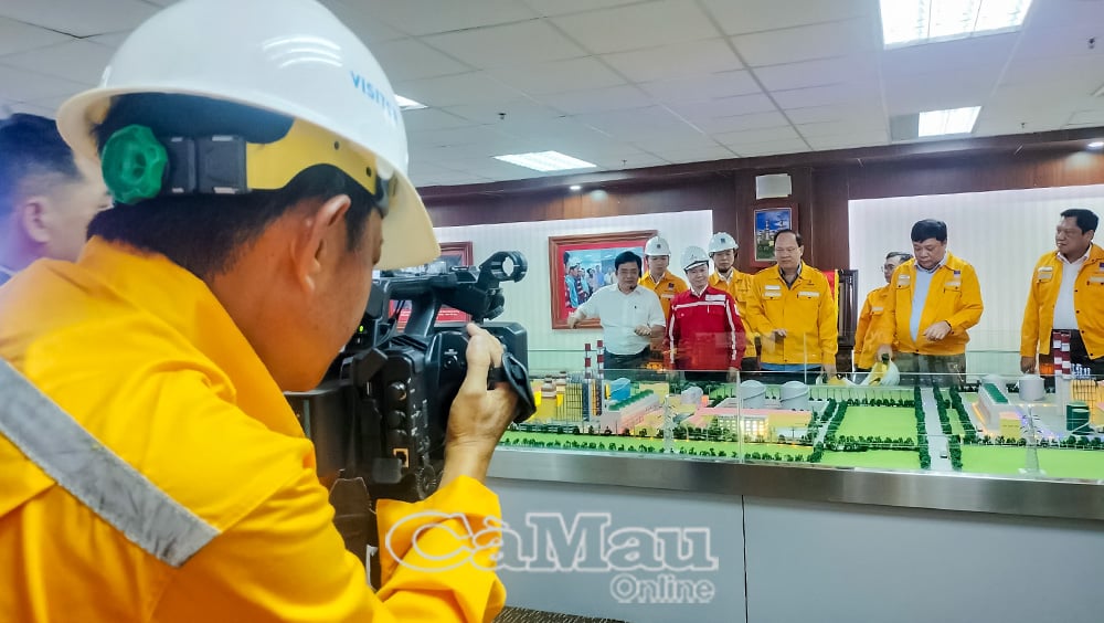 Nhà báo Huỳnh Thanh Huy khi tác nghiệp rất cẩn thận, từ góc quay đến chọn lựa hình ảnh đều chăm chút, kỹ lưỡng. 