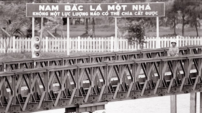 Trang 29: Một thời làm báo bằng loa  ở bờ Bắc giới tuyến -0