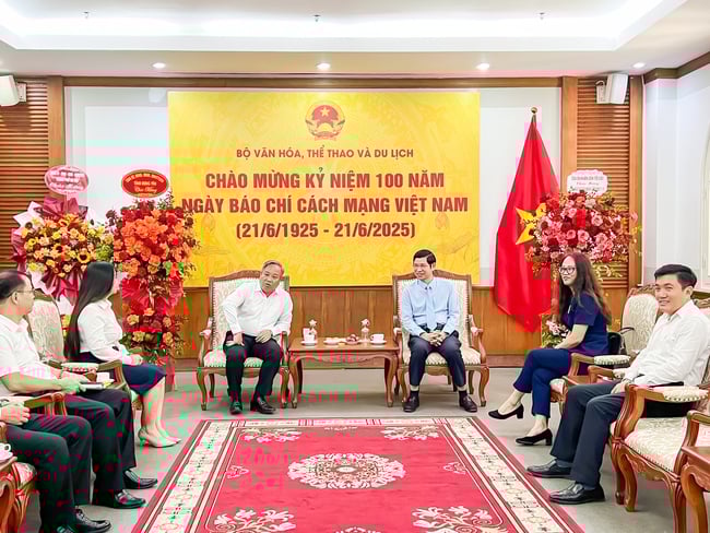 Nhiều cơ quan, đơn vị chúc mừng Bộ VHTTDL nhân kỷ niệm 100 năm Ngày Báo chí Cách mạng Việt Nam - Ảnh 1.
