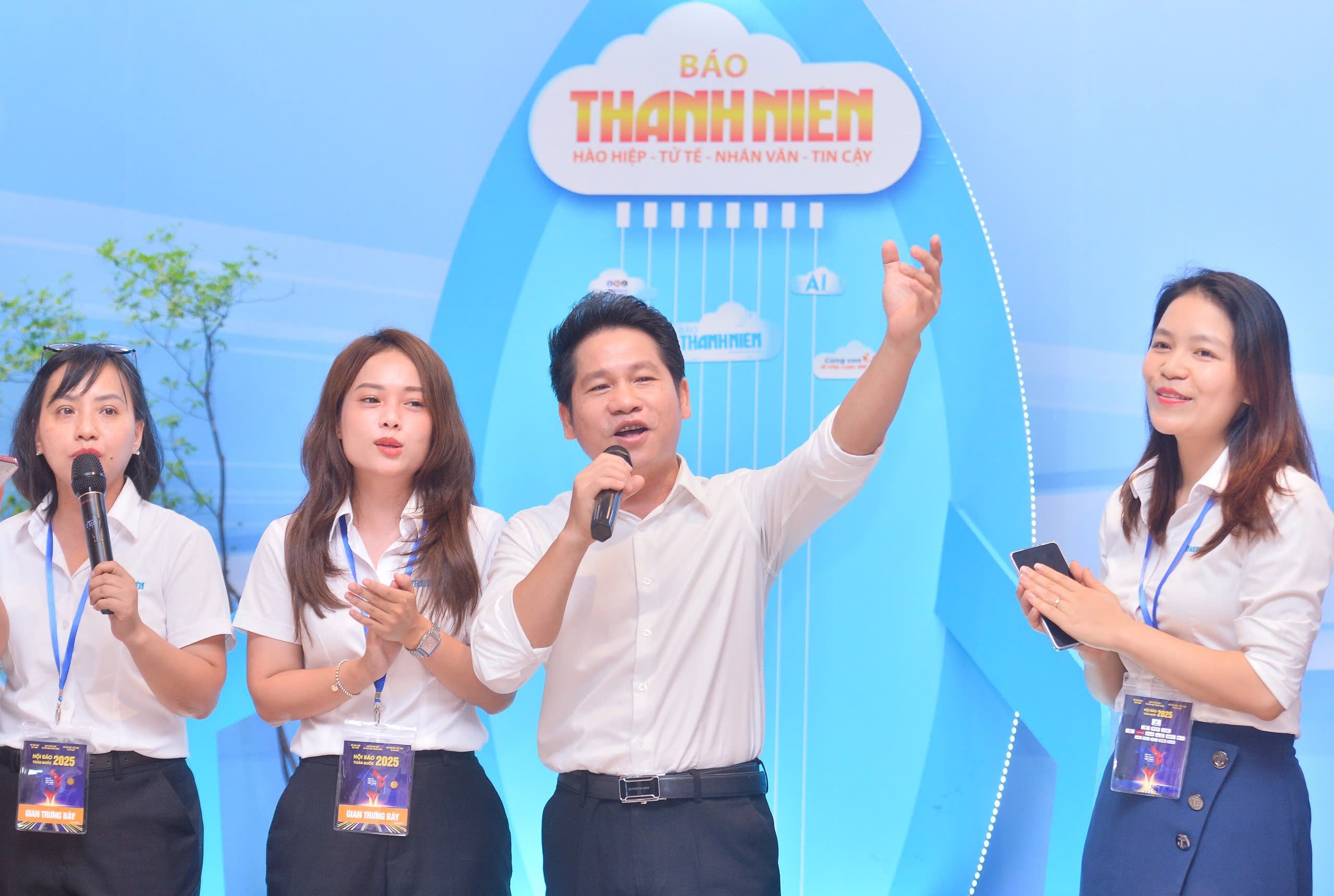 Ca sĩ Trọng Tấn giao lưu cùng độc giả Báo Thanh Niên tại Hội Báo toàn quốc- Ảnh 12.