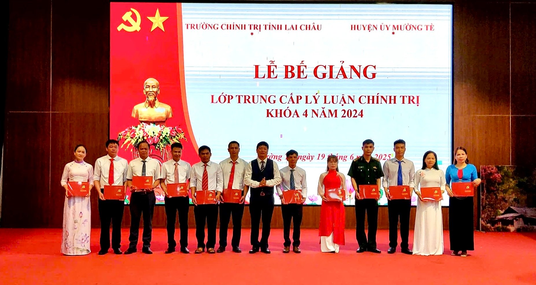 trao bang