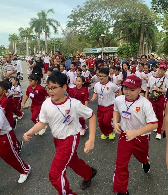 ពីថ្នាក់តូចរហូតដល់ការផ្លាស់ប្តូរធំ៖ ការរស់នៅប្រកបដោយសុខភាពល្អចាប់ផ្តើមពីសាលារូបថត ៣