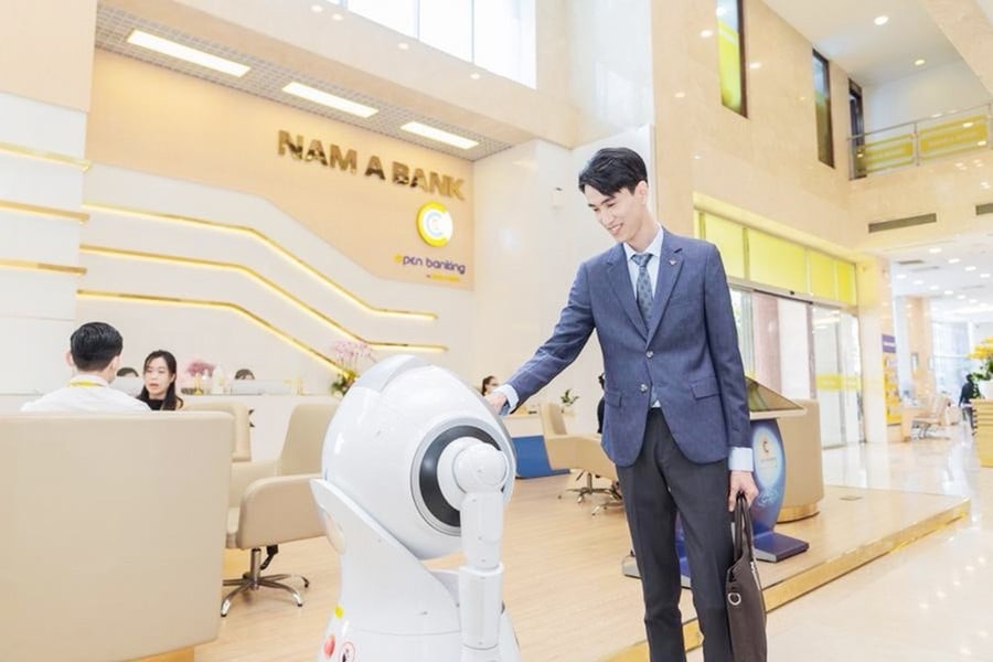 Using AI to track customer transactions at Nam A Bank. Photo: Minh Huy