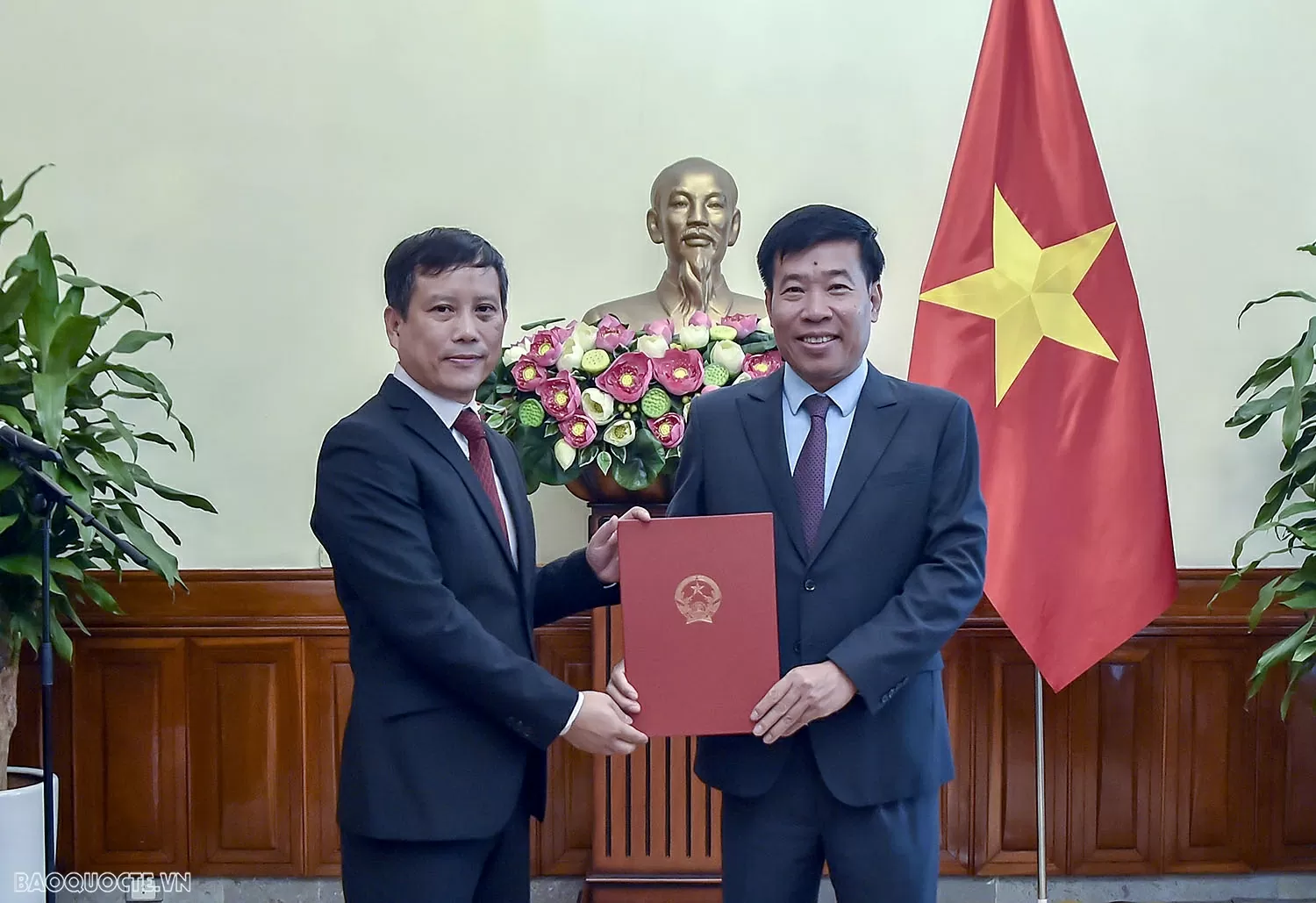 Bộ Ngoại giao trao quyết định bổ nhiệm, điều động cán bộ lãnh đạo, quản lý Bộ Ngoại giao trao quyết định bổ nhiệm, điều động cán bộ lãnh đạo, quản lý