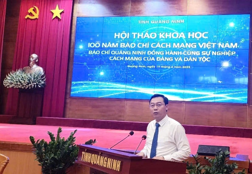 Chủ tịch Hội Nhà báo tỉnh - Giám đốc - Tổng Biên tập Trung tâm truyền thông tỉnh Quảng Ninh Nguyễn Thế Lãm phát biểu đề dẫn Hội thảo.