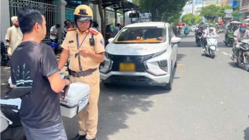 Strengthening strict handling of cars stopping and parking illegally in Ho Chi Minh City