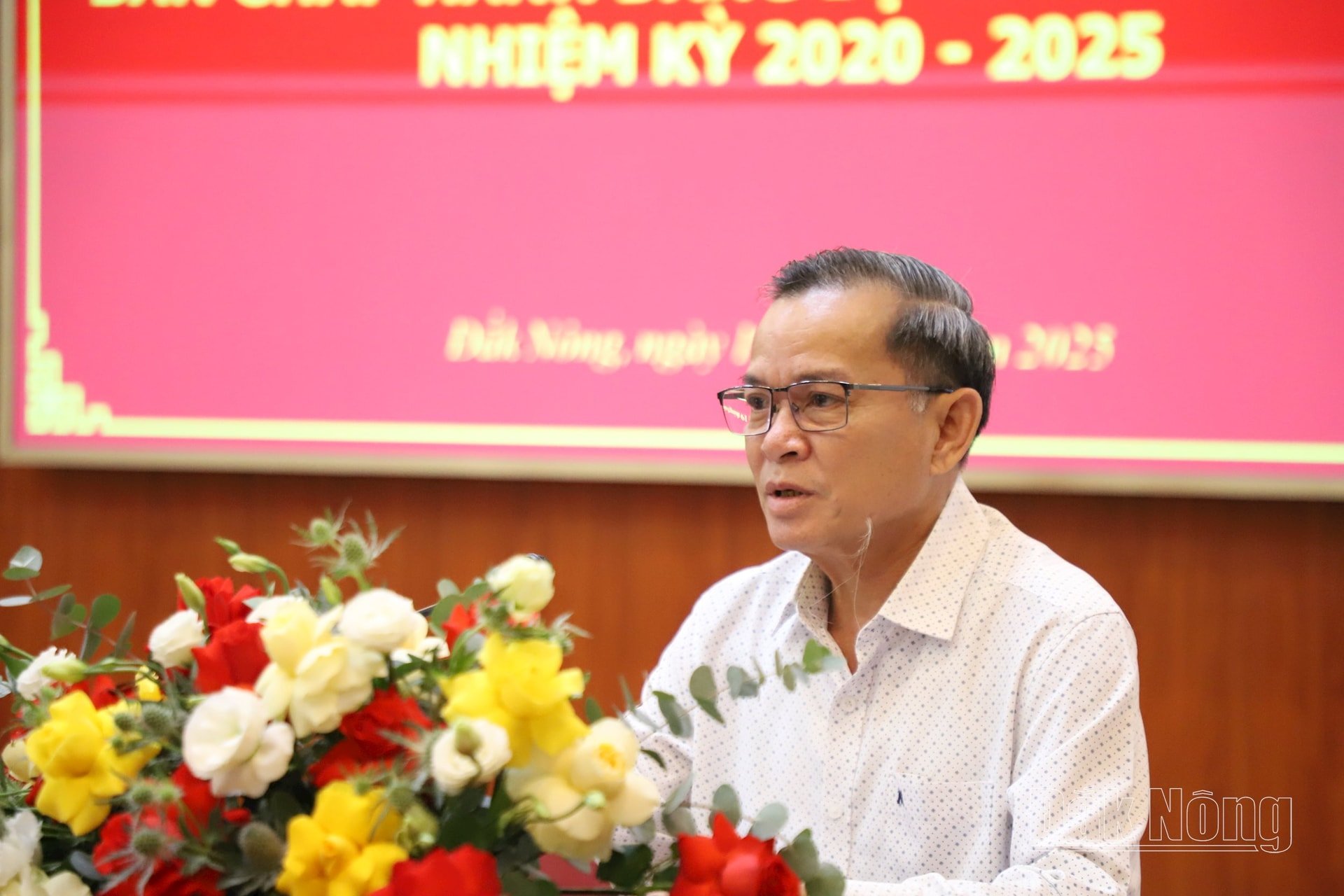 Đồng chí Võ Đình Tín, UVBTV, Chủ nhiệm Ủy ban Kiểm tra Tỉnh ủy trình bày Dự thảo Báo cáo kết quả thực hiện công tác kiểm tra, giám sát của cấp ủy các cấp 6 tháng đầu năm; phương hướng, nhiệm vụ 6 tháng cuối năm 2025