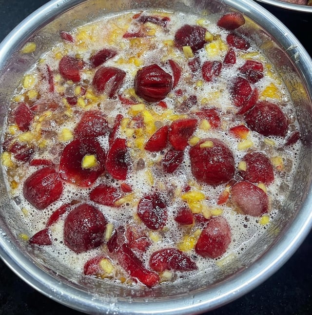 Mận giữa vụ siêu rẻ chỉ 10.000 đồng/kg, chị em tranh thủ mua và rỉ tai nhau công thức làm siro mận giải nhiệt cực dễ, cực ngon- Ảnh 5.