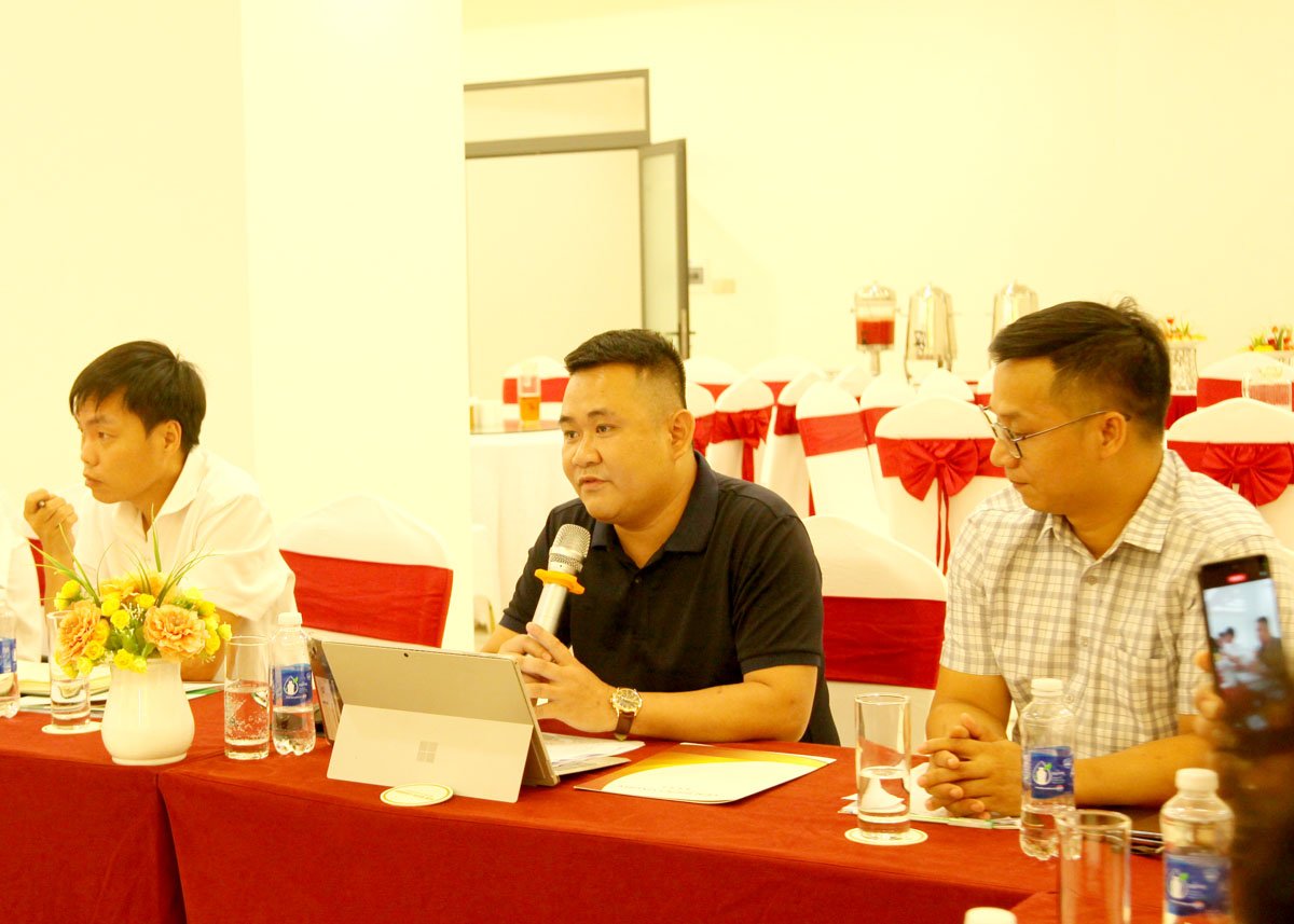 Các đại biểu tham gia ý kiến tại hội nghị.