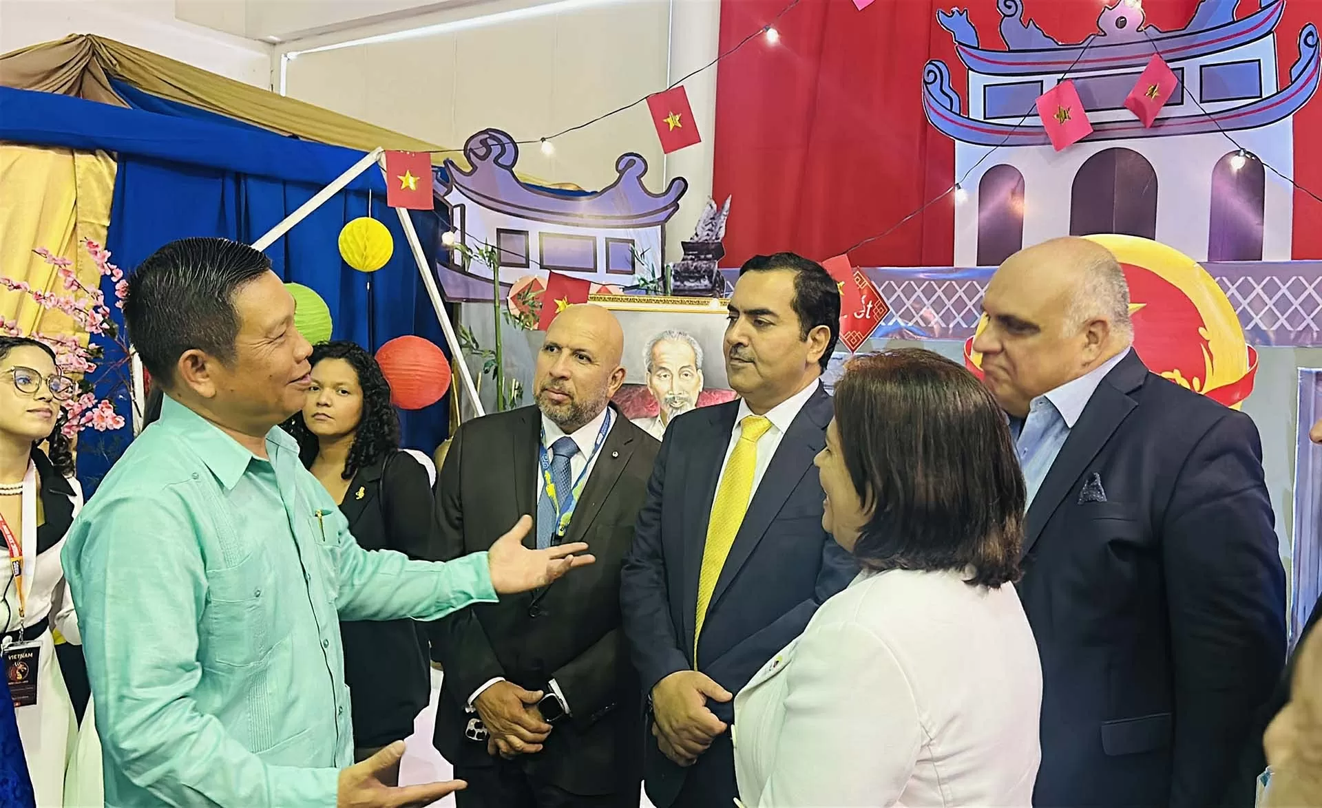 Không gian Việt Nam giữa lòng Caracas