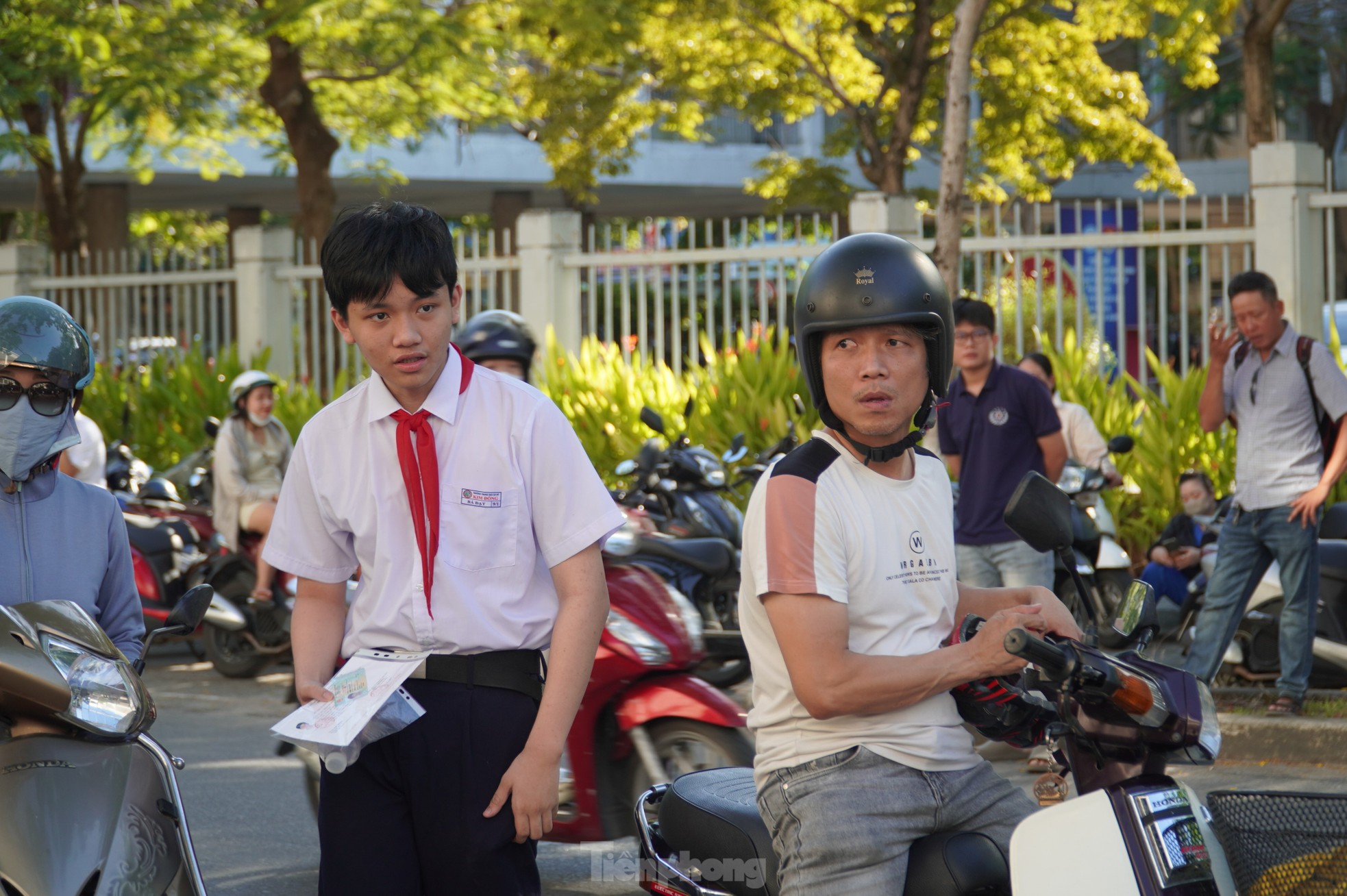 Hơn 11.000 thí sinh Đà Nẵng thi lớp 10 trong thời tiết nóng bức ảnh 7