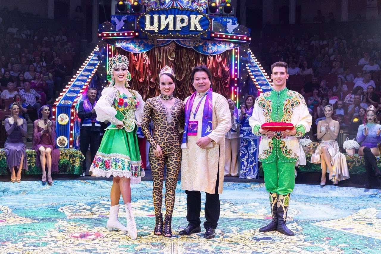 ពានរង្វាន់-អ្នកឈ្នះ-នៃ-ខាងកើត-xiec.jpg