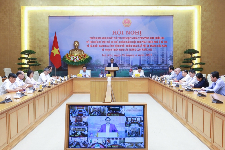លោកនាយករដ្ឋមន្ត្រីបានស្នើឱ្យប្រតិភូស្នើដំណោះស្រាយតាមស្មារតី ៦ យ៉ាងគឺ៖ មនុស្សច្បាស់លាស់ ការងារច្បាស់លាស់ ពេលវេលាច្បាស់លាស់ ទំនួលខុសត្រូវច្បាស់លាស់ អំណាចច្បាស់លាស់ លទ្ធផលច្បាស់លាស់សម្រាប់ការអនុវត្តប្រកបដោយប្រសិទ្ធភាព។ រូបថត៖ VGP