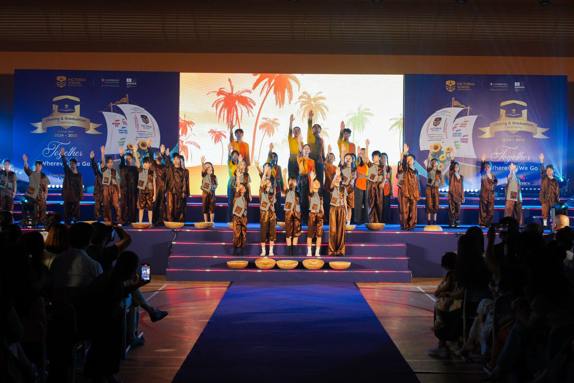 Lễ tổng kết năm học 2024-2025 của Victoria School: Ngày hội “hạnh phúc” từ 17 cơ sở giáo dục- Ảnh 10.