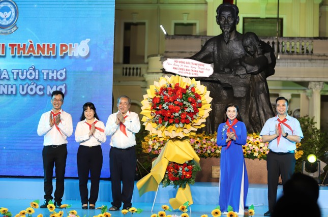 Chủ tịch TPHCM: ‘Đầu tư cho thiếu nhi là đầu tư cho tương lai' ảnh 3