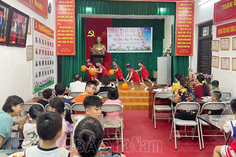 Residential group 8D Chau Cau ward organizes Children's Day 16 and opens summer 2025