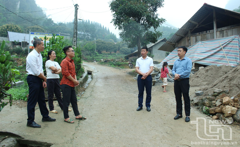 Chính quyền địa phương luôn quan tâm, động viên, chăm lo đời sống vật chất, tinh thần cho người dân Lân Đăm.