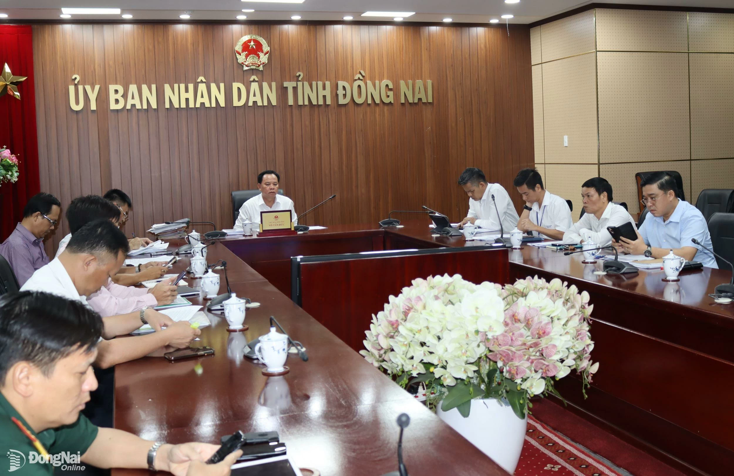 Chairman of the Provincial People's Committee Vo Tan Duc presided over the Dong Nai bridge. Photo: Hoang Loc
