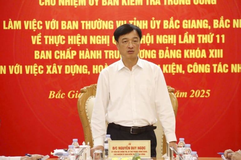 Đồng chí Nguyễn Duy Ngọc phát biểu chỉ đạo tại buổi làm việc.
