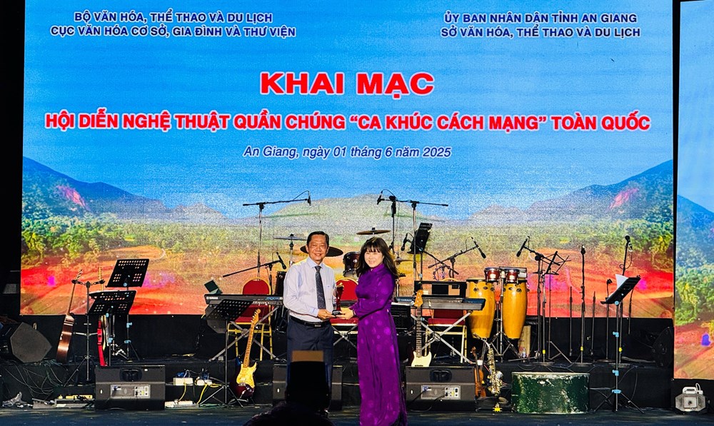 Khai mạc Hội diễn nghệ thuật quần chúng 'Ca khúc cách mạng' toàn quốc năm 2025 - Ảnh 2.