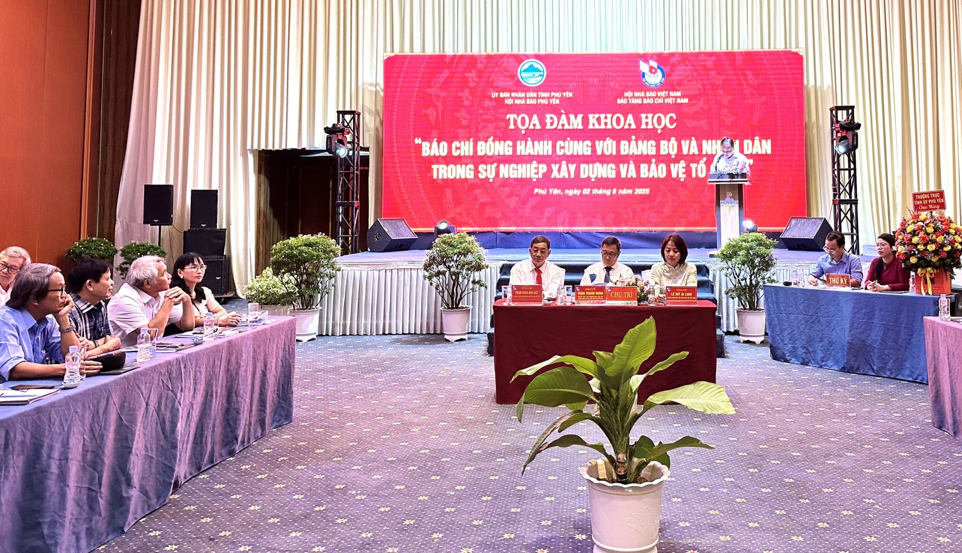 Quang cảnh tọa đàm khoa học. Ảnh: YÊN LAN