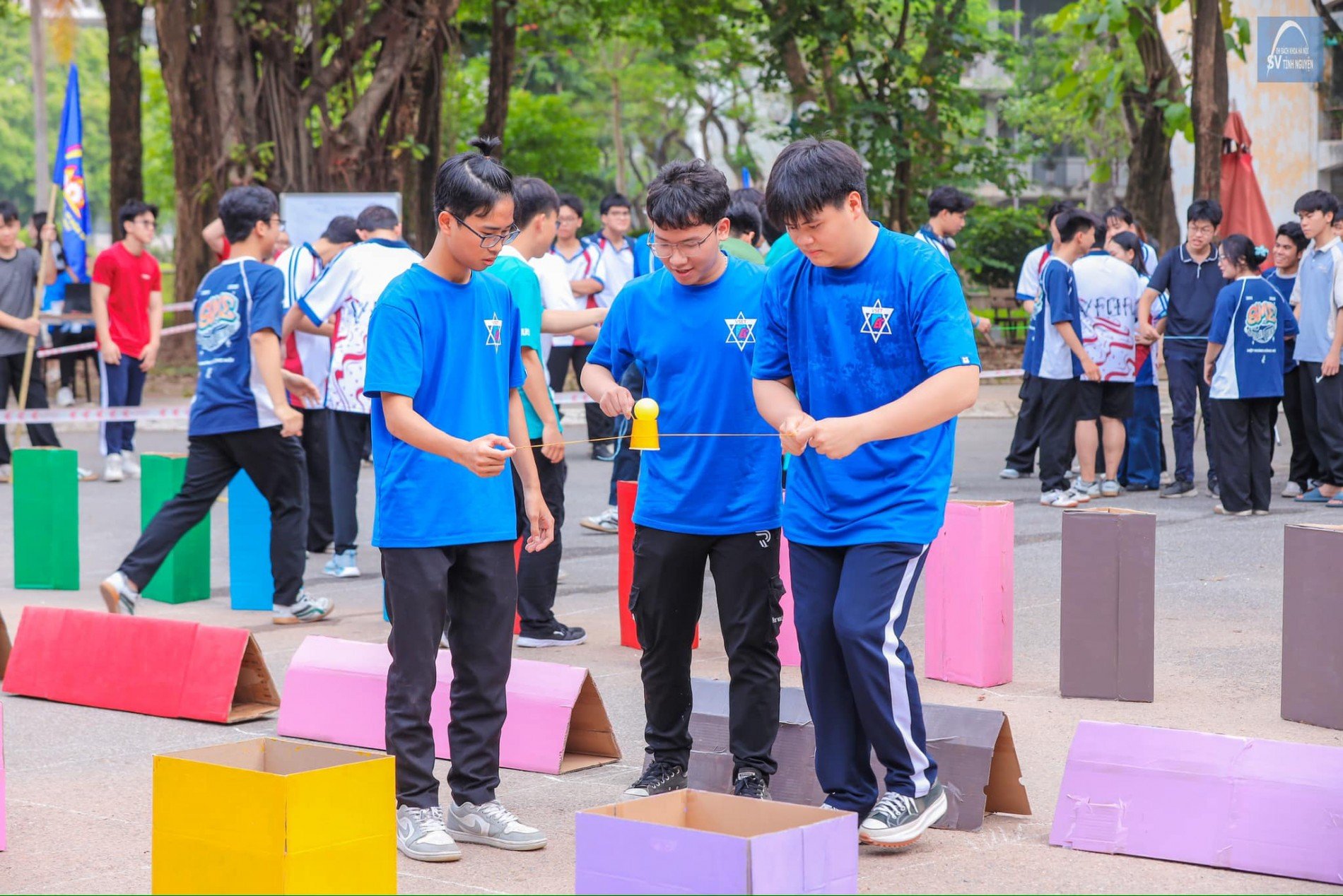 Các phần thi đồng đội trong Ngày hội Sinh viên Tình nguyện. (Ảnh: Đại học Bách khoa Hà Nội)