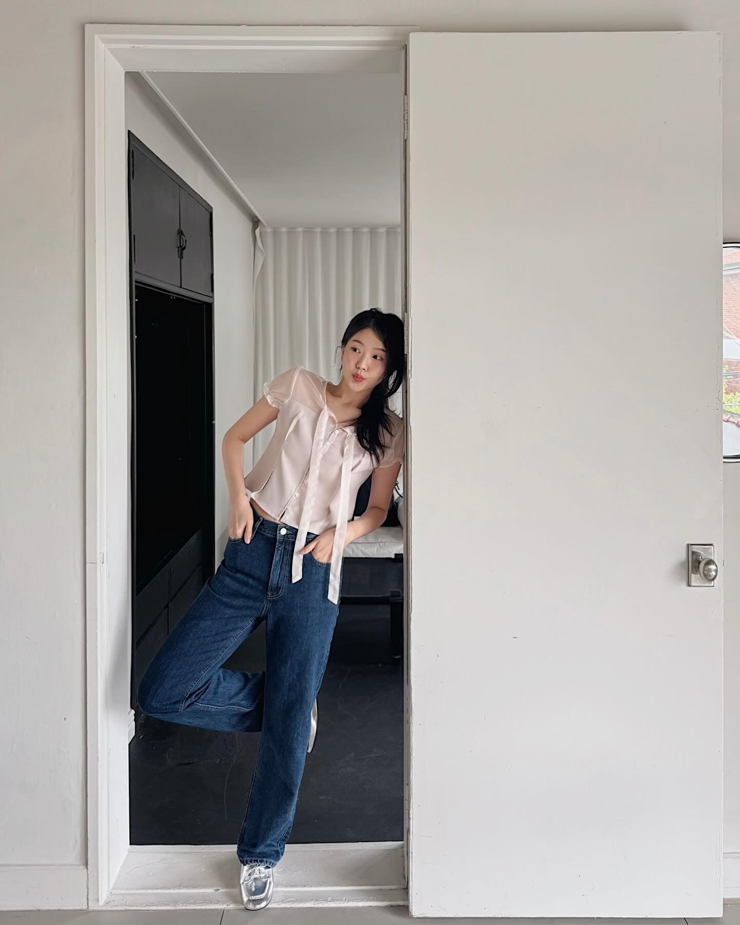 Mặc trang phục denim theo 9 cách này trong mùa hè là sành điệu và sang chảnh nhất- Ảnh 7.