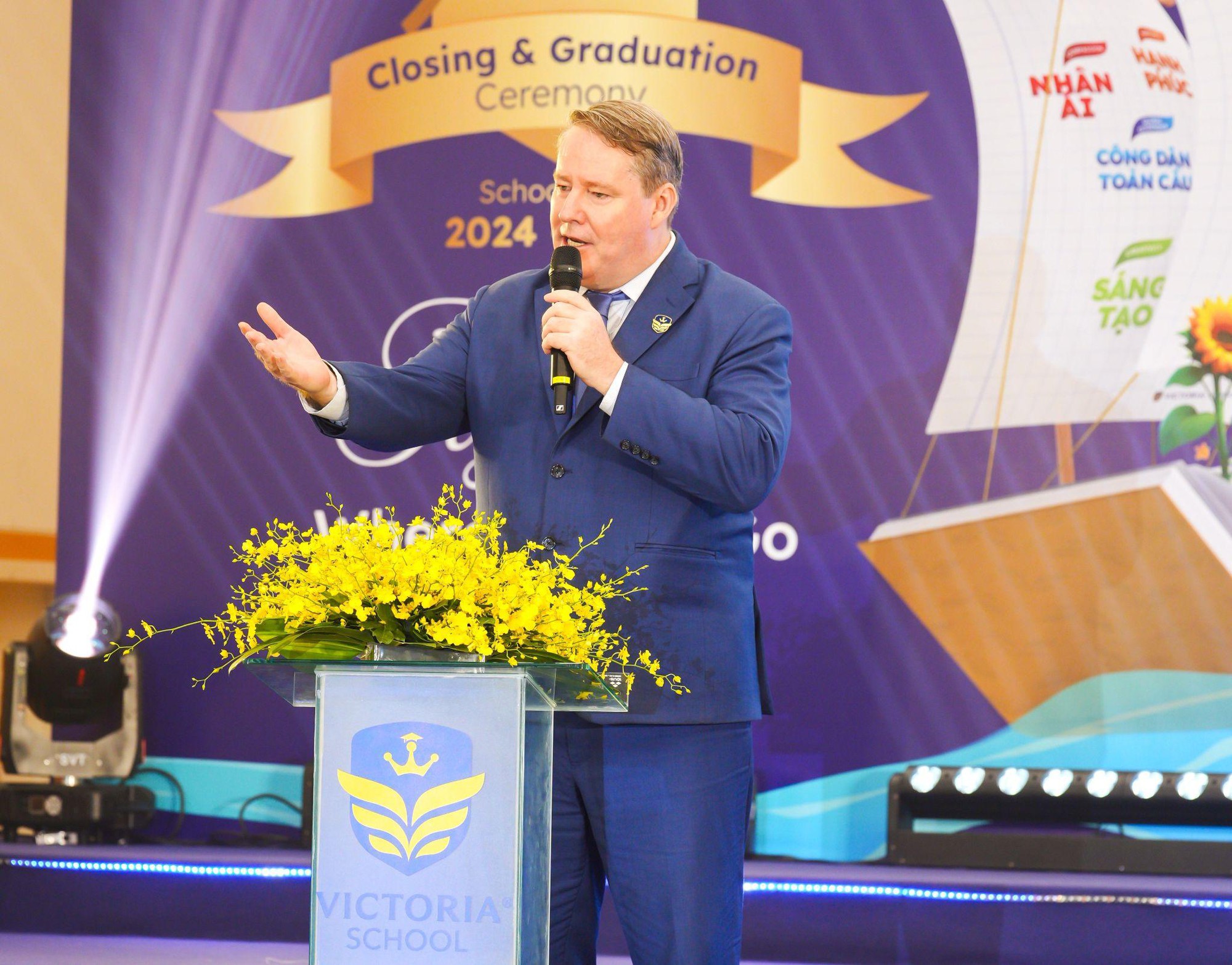 Lễ tổng kết năm học 2024-2025 của Victoria School: Ngày hội “hạnh phúc” từ 17 cơ sở giáo dục- Ảnh 4.