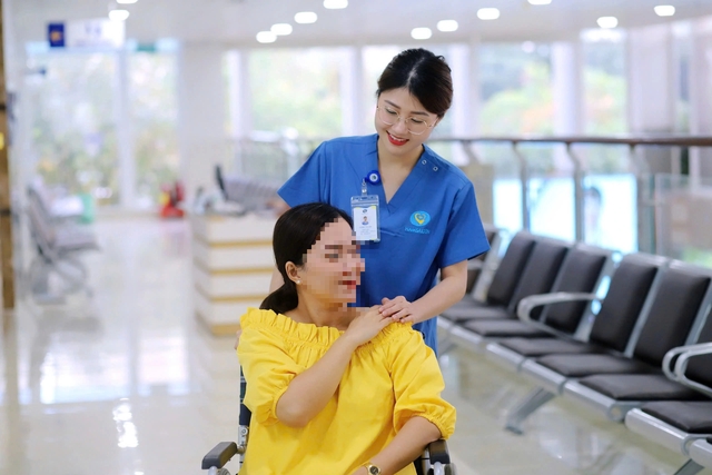 Tưởng đau đầu do áp lực công việc, không ngờ là bệnh lý thần kinh mạn tính - Ảnh 1.