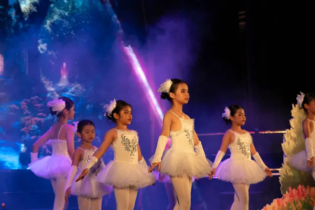 You Wonder ចាំងពន្លឺជាមួយទេពកោសល្យវ័យក្មេង រូបថត ១